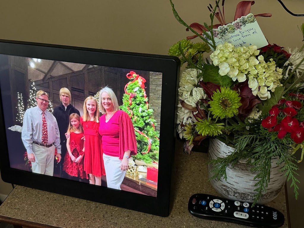 Ever-Changing Digital Picture Frame