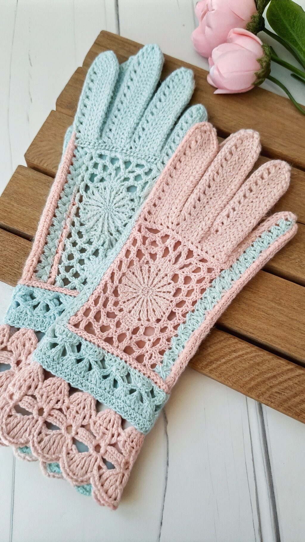 Vintage-Inspired Crochet Gloves