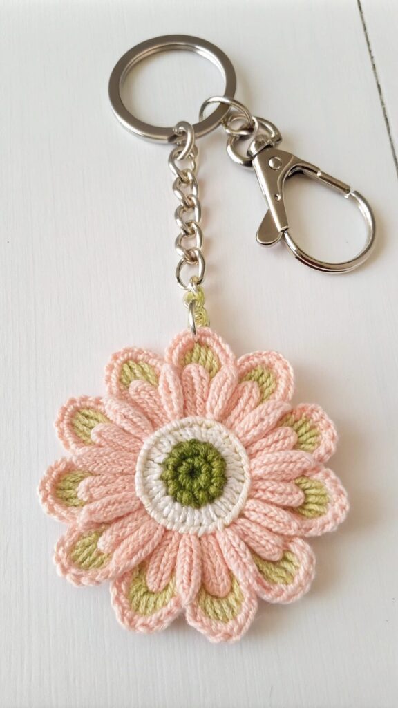Colorful Daisy Keychain Design
